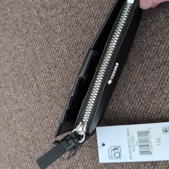 NWT DKNY Black Textured Bifold Mini Wallet - Picture 4 of 7